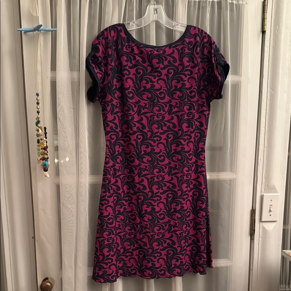 Elegant Pink and Black Patterned Dress - Picture 3 of 7